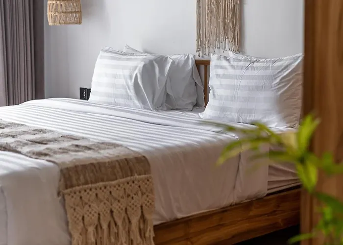 Blue Wave Luxury 3 Bedroom & Private Pool Villa *