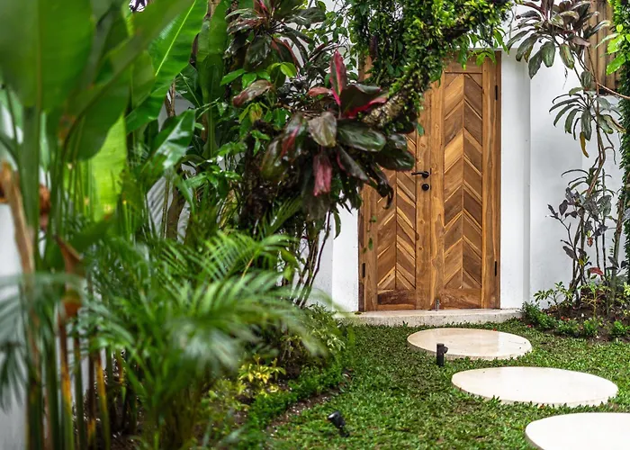 Blue Wave Luxury 3 Bedroom & Private Pool * Ubud