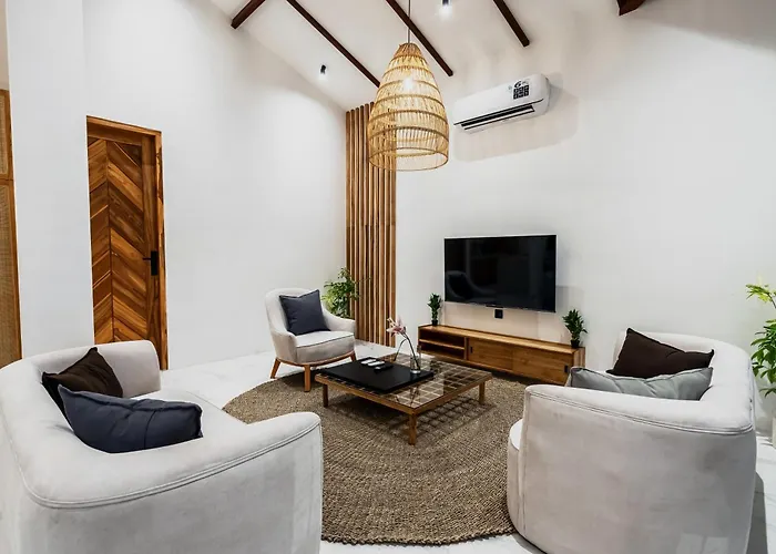 Blue Wave Luxury 3 Bedroom & Private Pool Villa