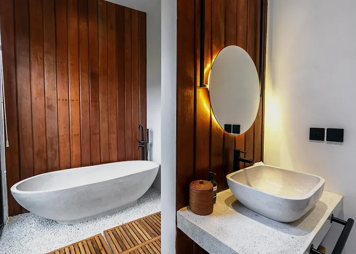 Blue Wave Luxury 3 Bedroom & Private Pool *