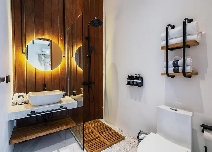 Blue Wave Luxury 3 Bedroom & Private Pool Villa *